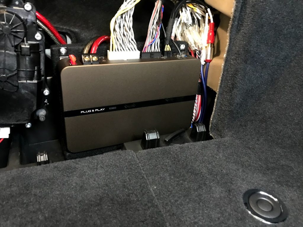 BMW/HiFiスピーカー・システム搭載車のサウンドアップ COLORS｜静岡県沼津市のカーオーディオ・ホームシアター施工